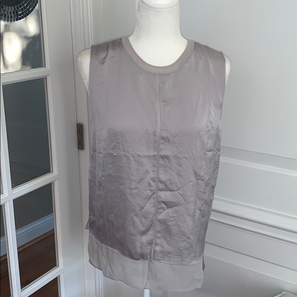 Vince silk top gray short sleeve size medium
